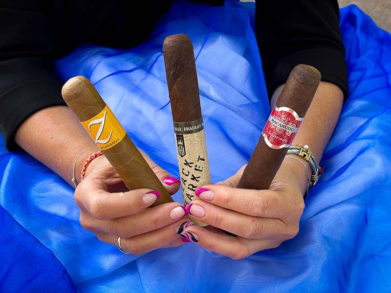 Trois cigares de module Toro : Zino Nicaragua Toro, Alec Bradley Black Market Toro et Macanudo Inspirado Red Toro