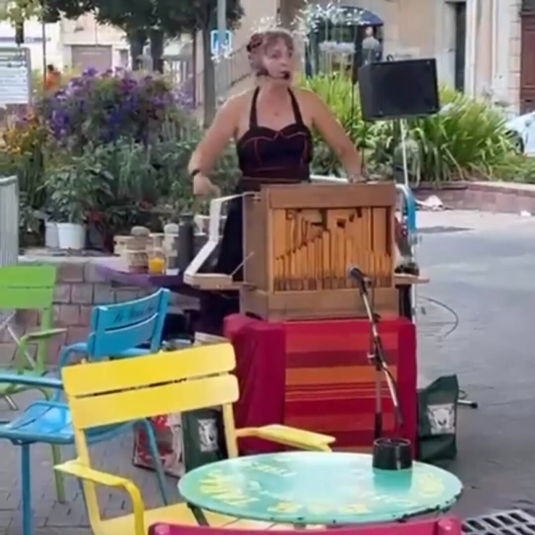Elle revient pour une troisième édition : Zab et la Boîte à vent jouera sur la terrasse du Bar du